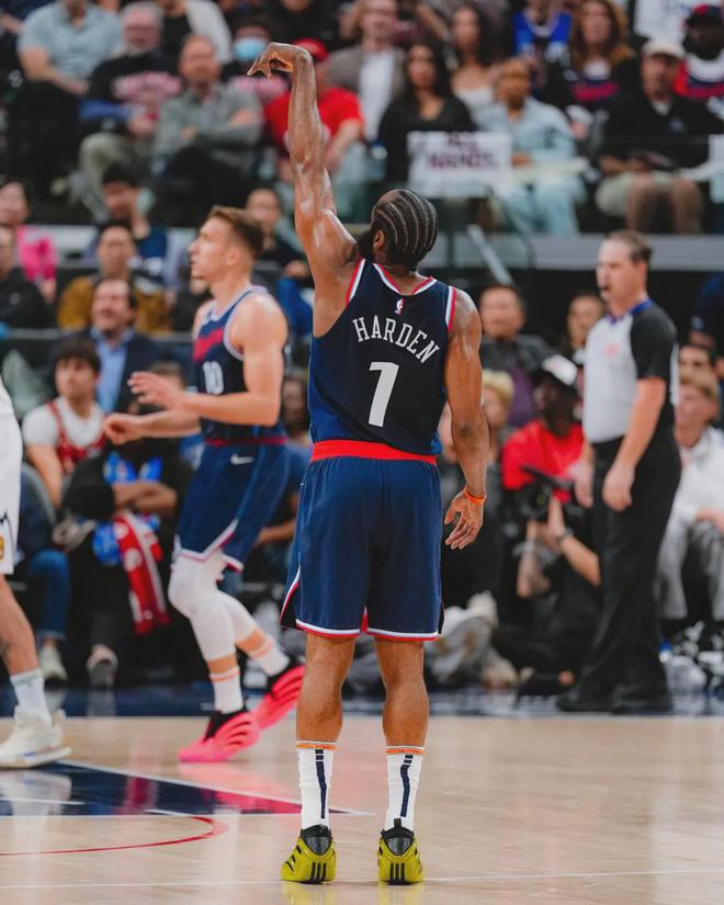 5月2日NBA季后赛西部首轮G6：快船掘金激战，哈登保罗现场观战