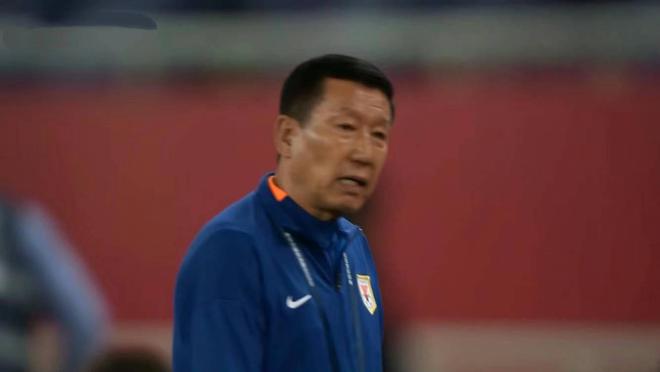 山东泰山队本赛季提前崩盘，争冠无望且赛场表现不佳