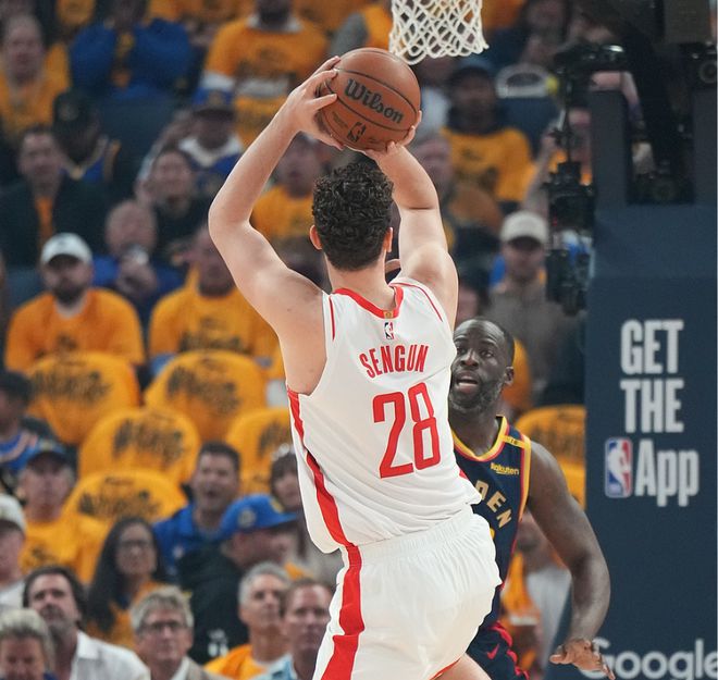 NBA 季后赛火箭 115 - 107 胜勇士拖入抢七，范弗利特暴走申京表现关键