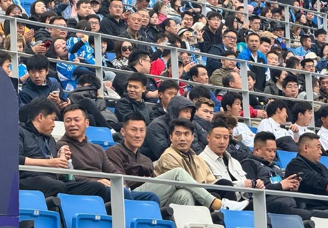 北京时间2025年5月5日大连英博主场首败于北京国安，上座人数创新高
