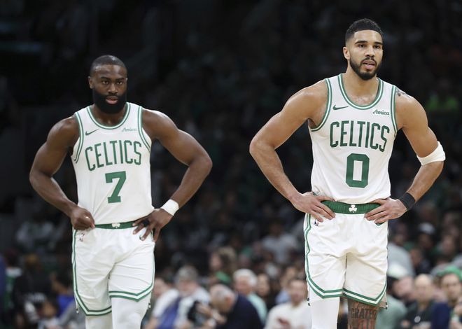 NBA 季后赛凯尔特人主场迎战尼克斯，狂扔 60 分却遭逆转获耻辱战