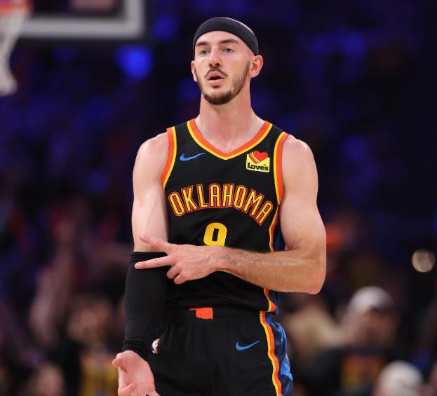 NBA西部季后赛首轮抢七决战落幕，掘金与雷霆首战约基奇威少表现神勇