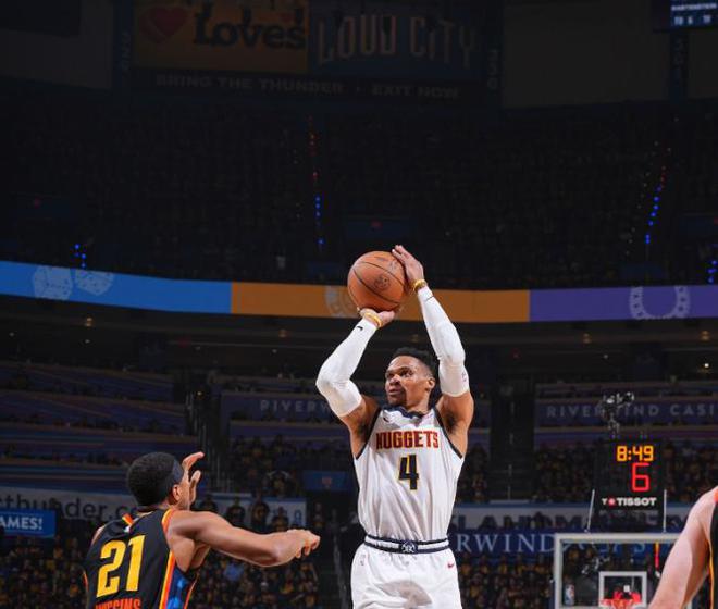 NBA西部季后赛首轮抢七决战落幕，掘金与雷霆首战约基奇威少表现神勇