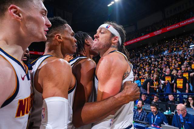 NBA 季后赛半决赛 G1：掘金 121-119 逆转雷霆，大比分 1-0 领先