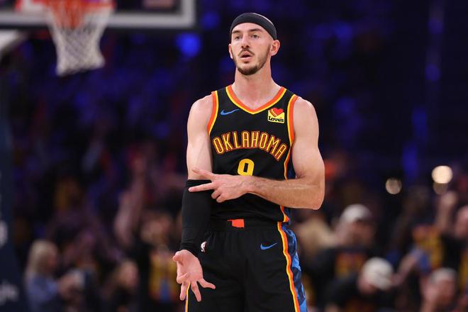 NBA季后赛半决赛雷霆VS掘金第一场：激战正酣，雷霆意外落马