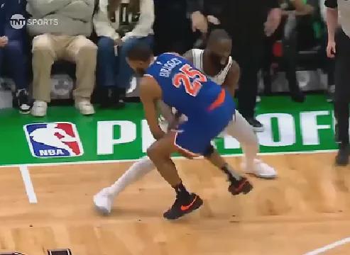 疯了！绿凯狂扔60记三分仅15中主场惜败尼克斯0-1落后