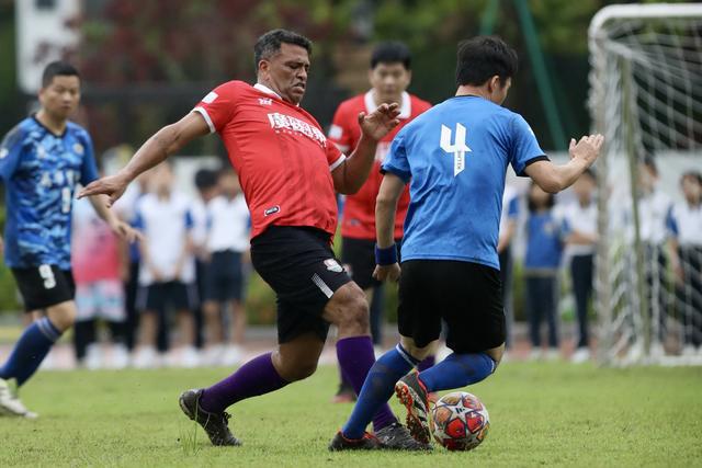 5月6日下午佛山英华学校第三届校长杯足球赛、篮球赛开幕