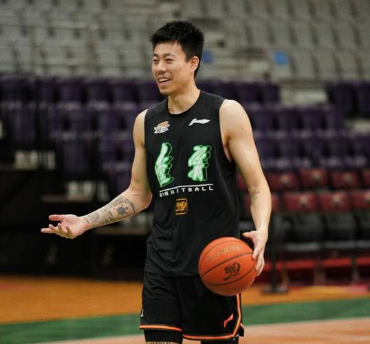 辽篮主力张镇麟赛季出勤率骤降，休赛期或尽早进行胯部手术