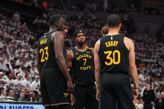 NBA 季后赛：勇士队赢下半决赛首战，库里伤退希尔德挺身而出