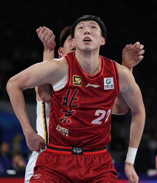 周琦5+7+2陈盈骏5分等！北京首钢与广厦首节平分秋色