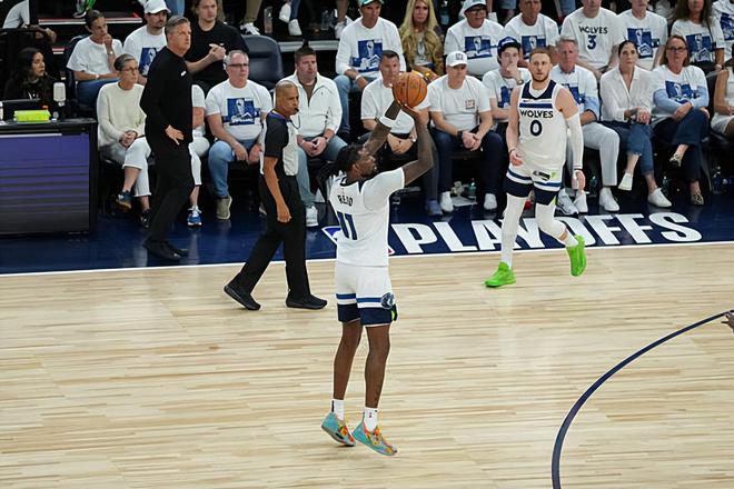 NBA西部半决赛G1：勇士以下克上，森林狼纳兹-里德表现亮眼