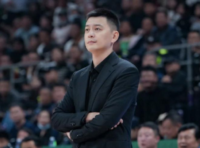 辽宁近年引援艰难致本赛季崩盘，缺周琦陈盈骏内外线压力大