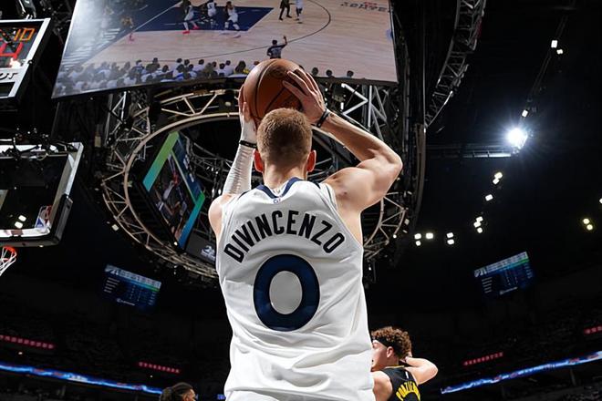 NBA西部半决赛G1：勇士以下克上，迪温琴佐对阵老东家表现有亮点却失手感