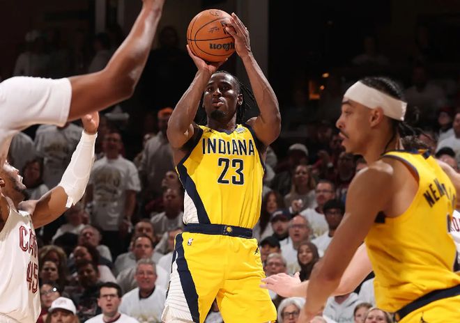 NBA 季后赛步行者胜骑士 2-0 领先 阿隆-内史密斯高效砍 23 分
