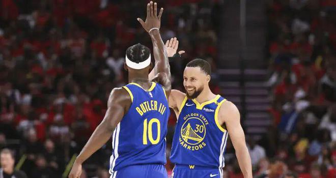 NBA 季后赛半决赛勇士vs森林狼g1：库里受伤引球迷担忧