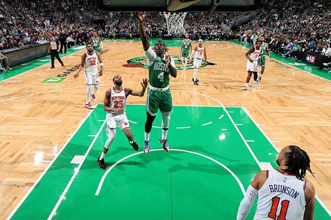 NBA东部半决赛G2：纽约尼克斯惊天逆转，朱-霍勒迪表现几何？
