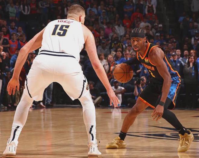 NBA季后赛激战正酣，雷霆主场迎战掘金，凯尔特人深陷困境