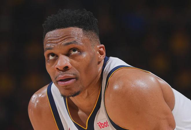NBA季后赛激战正酣，雷霆主场迎战掘金，凯尔特人深陷困境