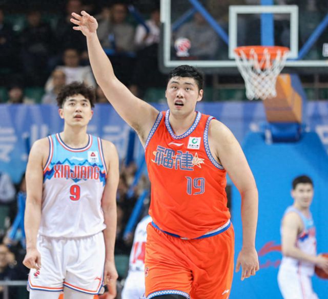 山东男篮赛季高开低走，球员动态及各队情况全解析