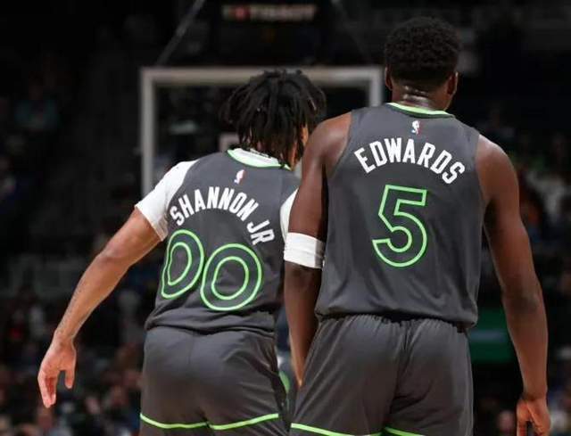 NBA 季后赛勇士胜森林狼，库里受伤或致缺席多场比赛