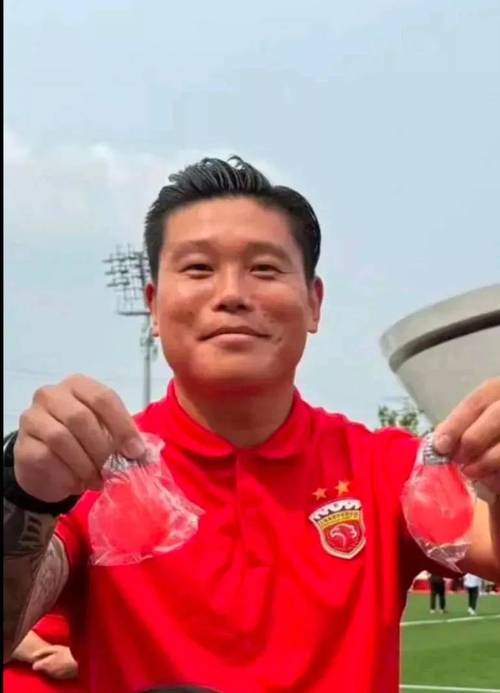 35岁蔡慧康以助理教练身份开启新篇章，其足球生涯智慧倾注青训