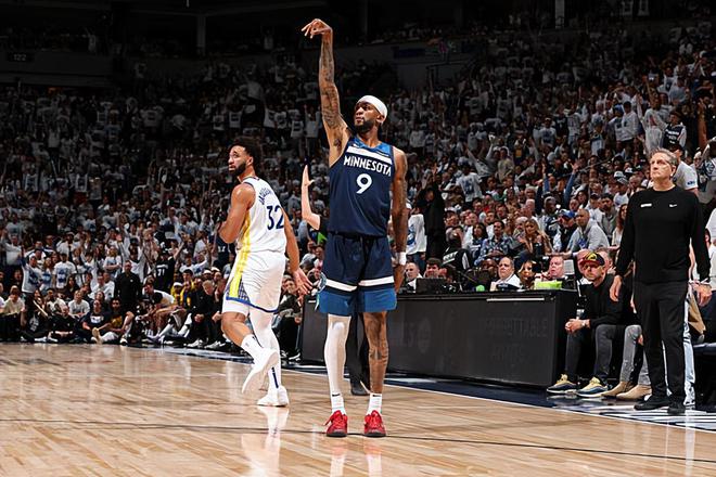 NBA 季后赛森林狼胜勇士扳平总比分，沃克爆发砍下 20 分