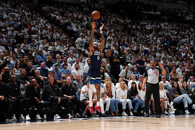 NBA 季后赛森林狼胜勇士扳平总比分，沃克爆发砍下 20 分