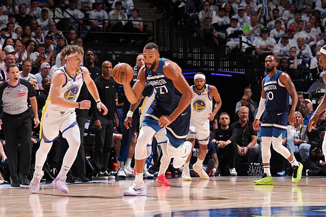 NBA 季后赛森林狼胜勇士扳平总比分，鲁迪 - 戈贝尔表现不佳