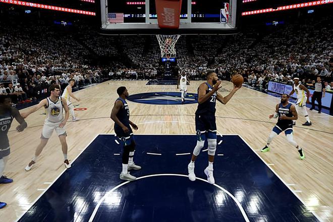 NBA 季后赛森林狼胜勇士扳平总比分，鲁迪 - 戈贝尔表现不佳