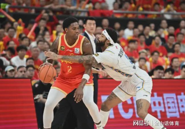 CBA总决赛G2：北京队开局领先却输球，广厦扳平总比分