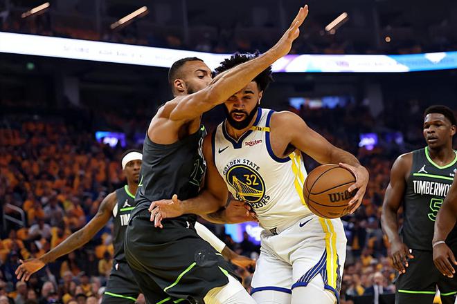 NBA西部半决赛：森林狼两连胜占优，勇士戴维斯表现可圈可点