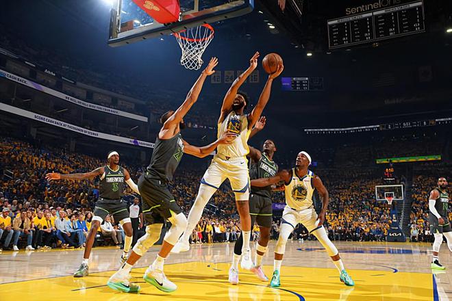 NBA西部半决赛：森林狼两连胜占优，勇士戴维斯表现可圈可点