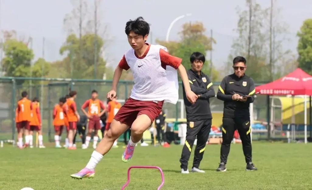 香港赛马会支持中国U15国少选拔队赴英集训 助力足球人才培养与国际交流