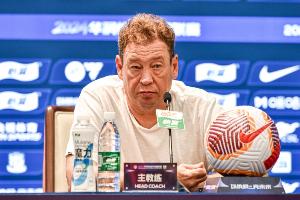 上海申花客场挑战山东泰山：斯卢茨基谈比赛重要性及球队备战情况