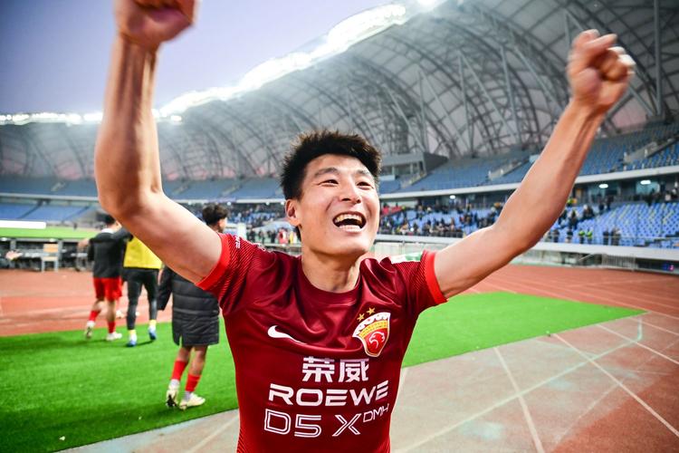 武磊术后康复每日六七小时 复出首战20分钟表现亮眼