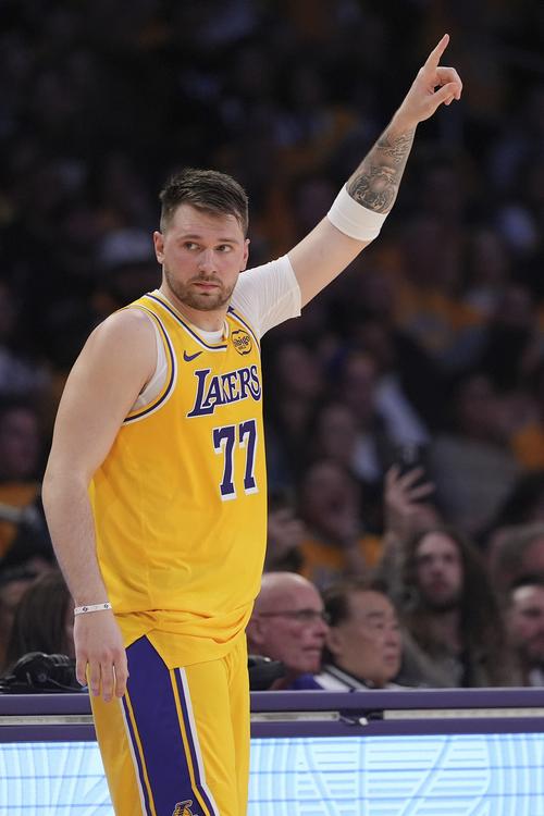 NBA球员对卢卡-东契奇交易震惊反应大揭秘：150名球员真实看法曝光