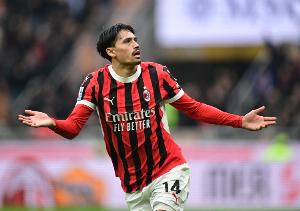 米兰3-0完胜国际米兰晋级意大利杯决赛，赖因德斯谈红黑军团本赛季表现