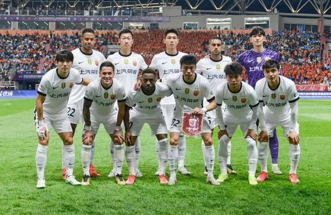上海海港高原魔鬼主场险胜云南玉昆，卫冕之路艰难前行