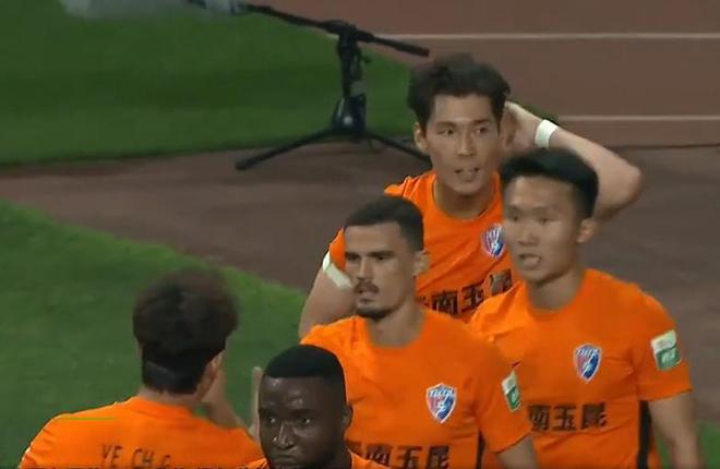 中超升班马云南玉昆炸裂表现！争议进球后海港险胜卫冕之路艰难