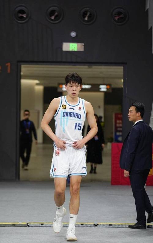 青岛19岁中锋杨瀚森宣布参加NBA选秀，中国篮球9年后再迎破冰希望