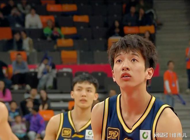 CBA季后赛半决赛前瞻：广东新星杨溢国青赛大放异彩，或成杜锋新核心后卫