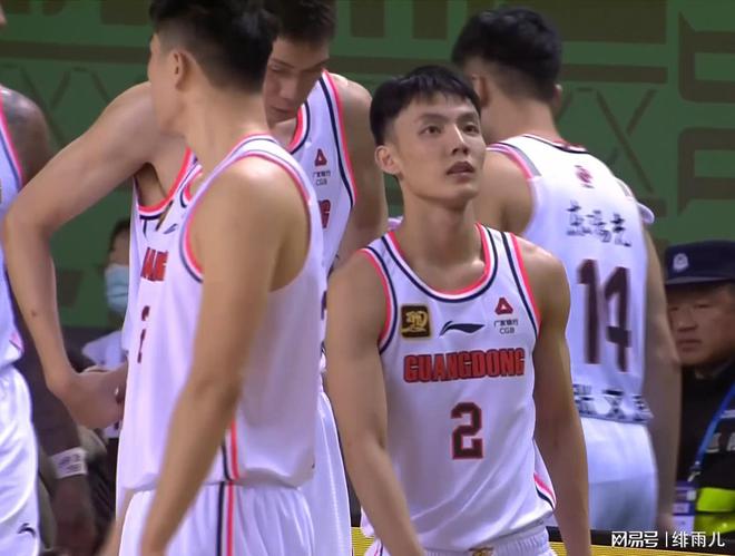 CBA季后赛半决赛前瞻：广东新星杨溢国青赛大放异彩，或成杜锋新核心后卫