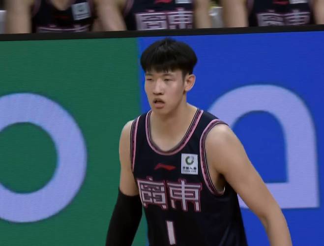 CBA季后赛半决赛前瞻：广东新星杨溢国青赛大放异彩，或成杜锋新核心后卫
