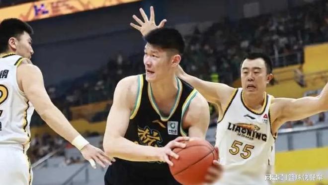 CBA季后赛半决赛焦点战：广厦主场迎战辽宁，谁能笑到最后？