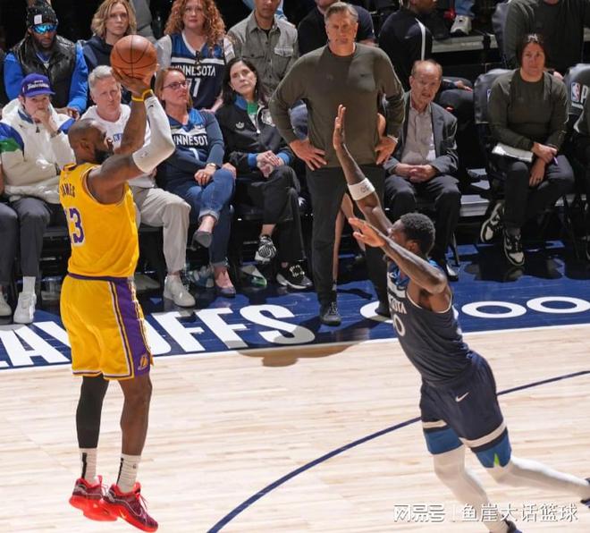 森林狼主场击败湖人2-1领先 爱德华兹关键表现助球队取胜