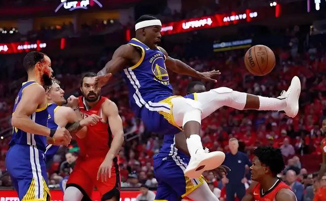 NBA季后赛球星重伤频发：巴特勒莫兰特碰撞成疑，火箭勇士防守对决引关注