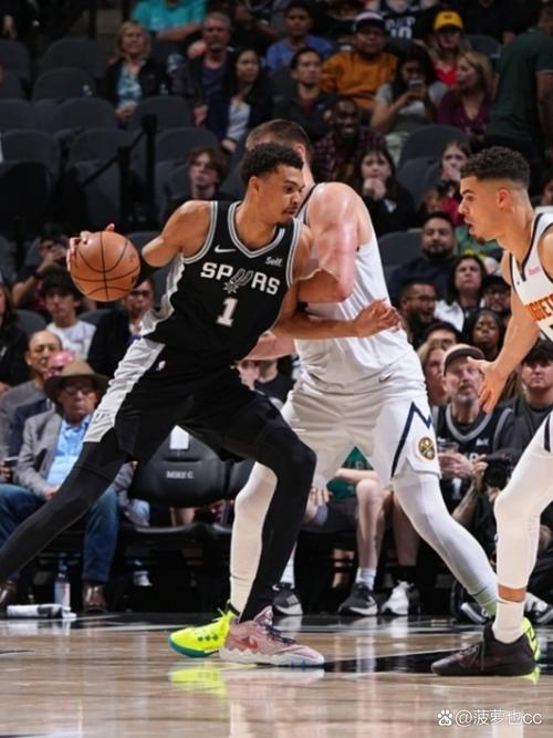 NBA季后赛西部首轮：森林狼主场击败湖人2-1领先，爱德华兹决胜时刻爆发