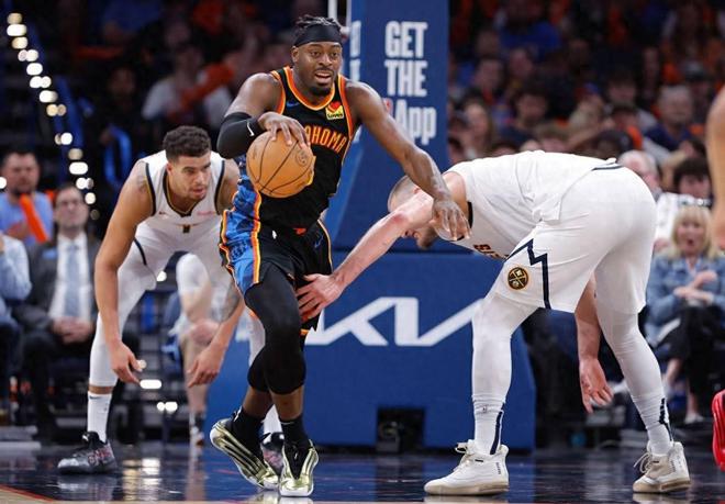 NBA季后赛伤病潮：吉米·巴特勒、贾·莫兰特伤退，凯尔特人惨烈，恶汉频出谁是追梦格林接班人？
