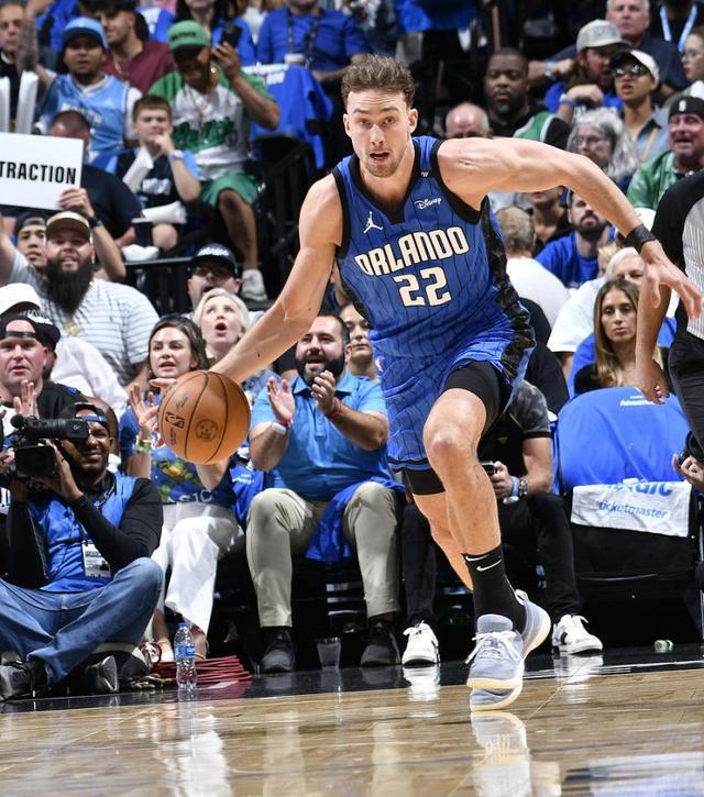 NBA季后赛东部首轮：魔术雄鹿绝地反击 凯尔特人步行者悬念陡生
