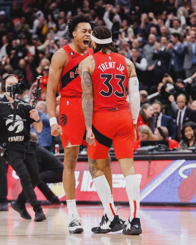 NBA季后赛雄鹿117-101胜步行者，字母哥37分带队扳回一城